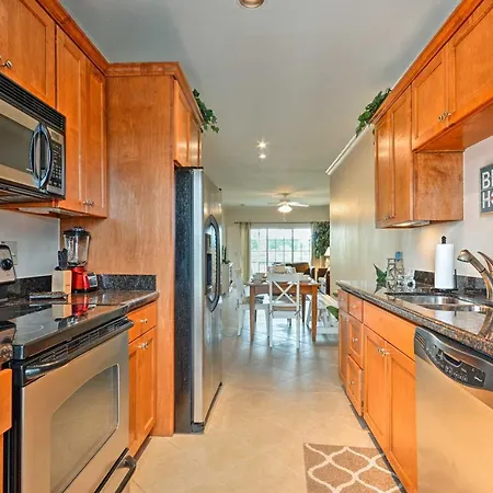 Oceanfront Galveston Condo Balcony And Pool Access!